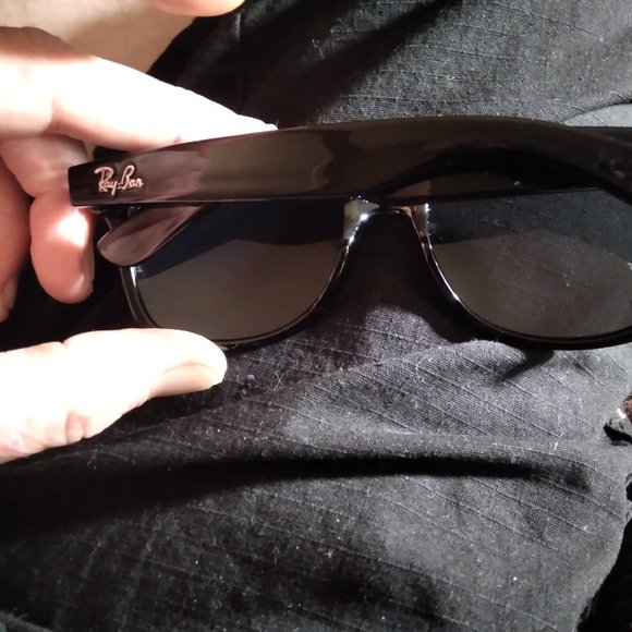 Ray-Ban RB2140 Original Wayfarer Classic Sunglasses with Black Frames - Picture 8 of 10